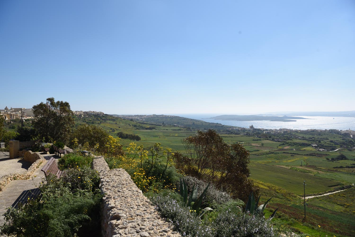 L-veduta tal-Fliegu ta' Malta u Għawdex minn ħdejn it-Torri ta' Kenuna
