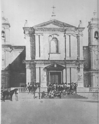Il-Knisja ta' Nadur qabel tkabbret Il-Knisja ta' Nadur qabel tkabbret